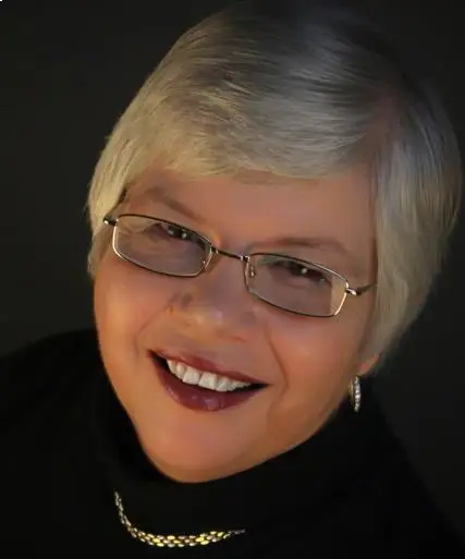 Susan's Head Shot cropped